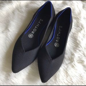 NWOT Rothys The Point Solid Black